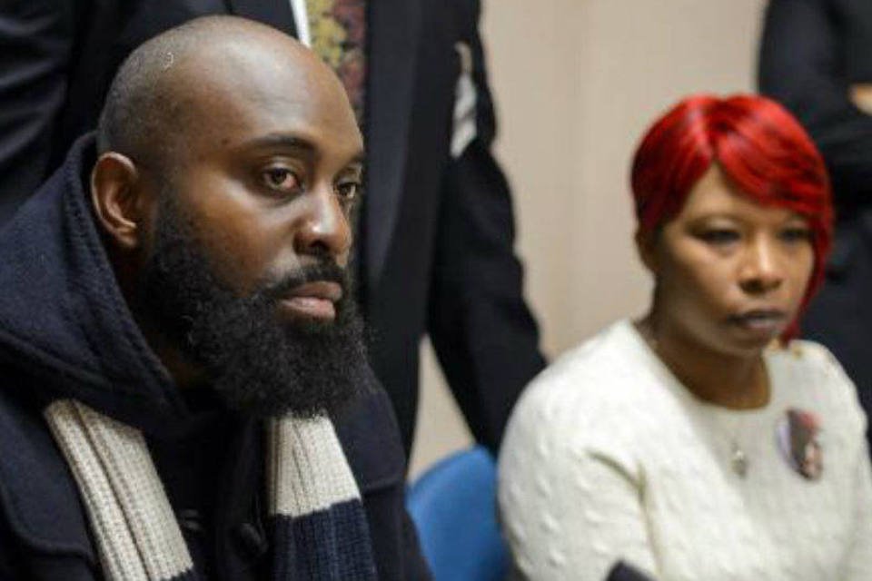 Família de jovem negro morto em Ferguson processará governo