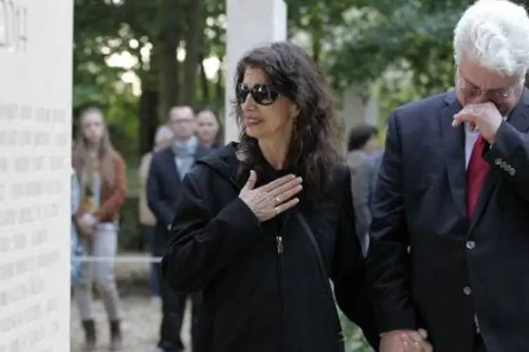 
	Pais de Foley, Diane e John, emocionam-se diante de l&aacute;pide em sua homenagem
 (Charly Triballeau/AFP)