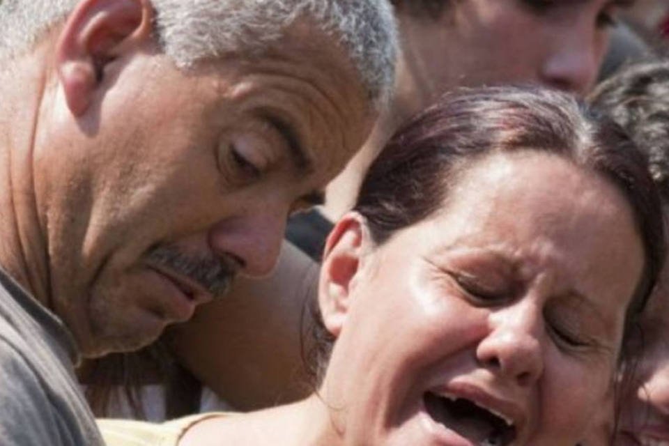 Rio enterra crianças mortas no massacre de Realengo