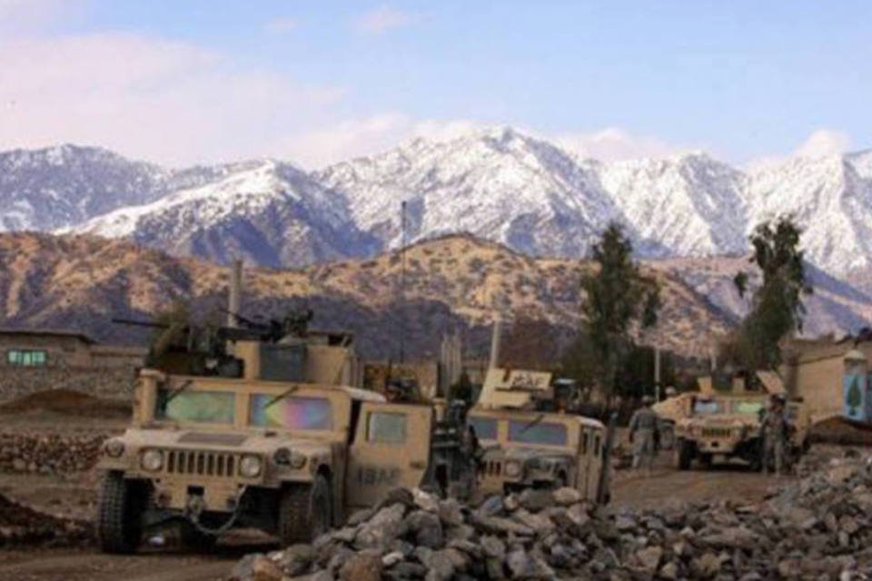 Atentado suicida atinge base da Otan no Afeganistão