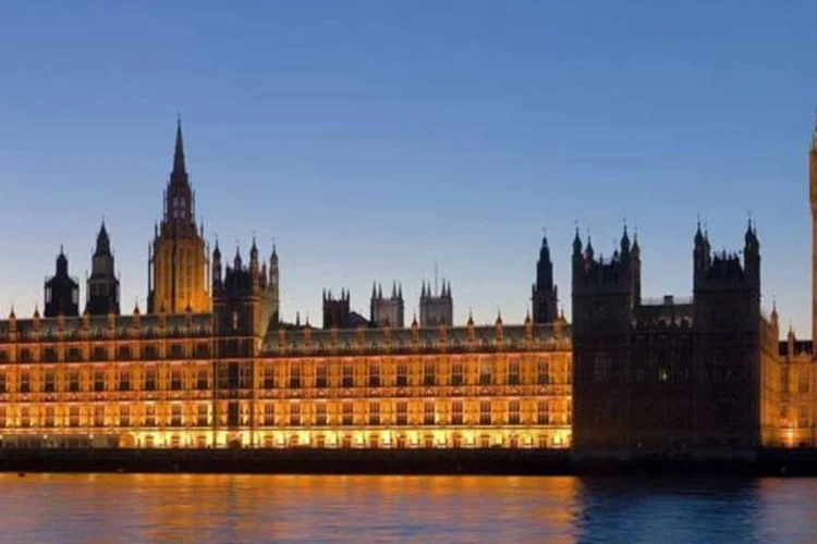 Os rastos de cocaína foram encontrados nos banheiros do palácio do Parlamento do Reino Unido, em Westminster (Creative Commons/David Iliff,/Exame)