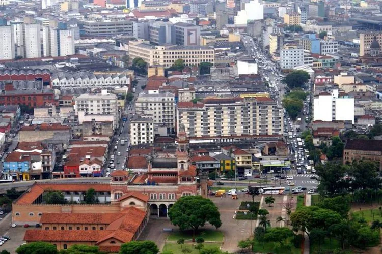
	Br&aacute;s: o bairro do Br&aacute;s, informou a Receita, &eacute; um dos maiores polos comerciais de roupas da Grande S&atilde;o Paulo
 (Wikimedia Commons/ Lukaaz)