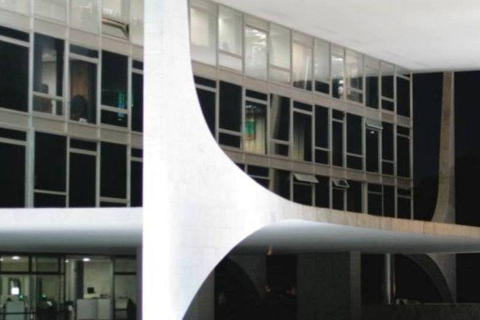 Planalto decide demitir Rose e número 2 da AGU