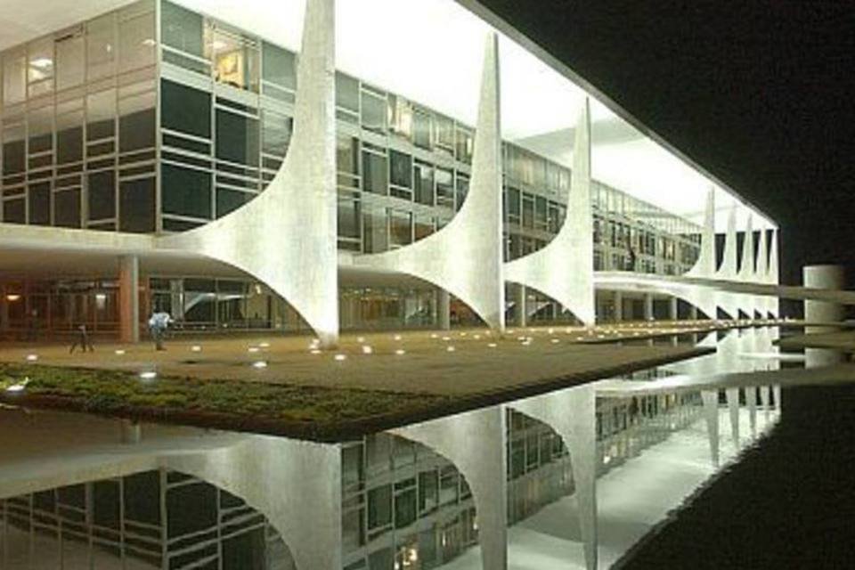Planalto quer saber se delação de Delcídio será homologada