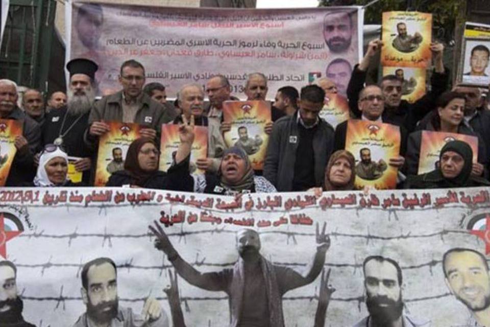Palestinos fazem manifestação de apoio a prisioneiros