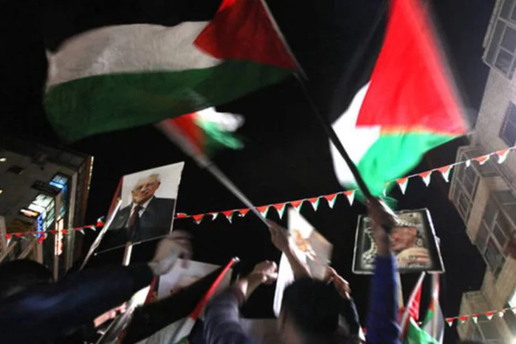 
	Comemora&ccedil;&atilde;o em Ramallah em 29 de novembro de 2012 ap&oacute;s o discurso do presidente palestino na ONU: os consultados est&atilde;o divididos sobre os assentamentos judeus
 (Abbas Momani/AFP)
