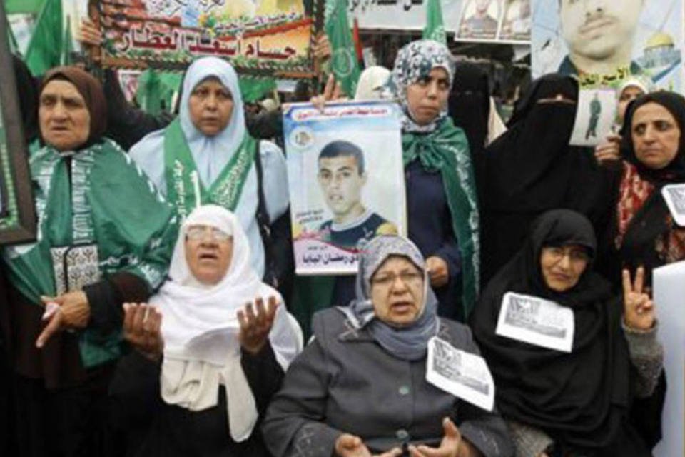 Presos palestinos assinam acordo para parar greve de fome