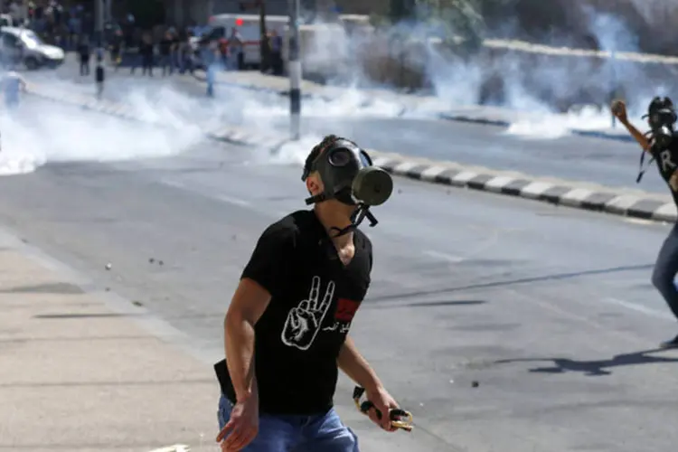 
	Palestinos protestam na Faixa de Gaza: assuntos vinculados &agrave; reconstru&ccedil;&atilde;o da Faixa dependem do retorno da Guarda Presidencial, ligada &agrave; Abbas
 (Ammar Awad/Reuters)