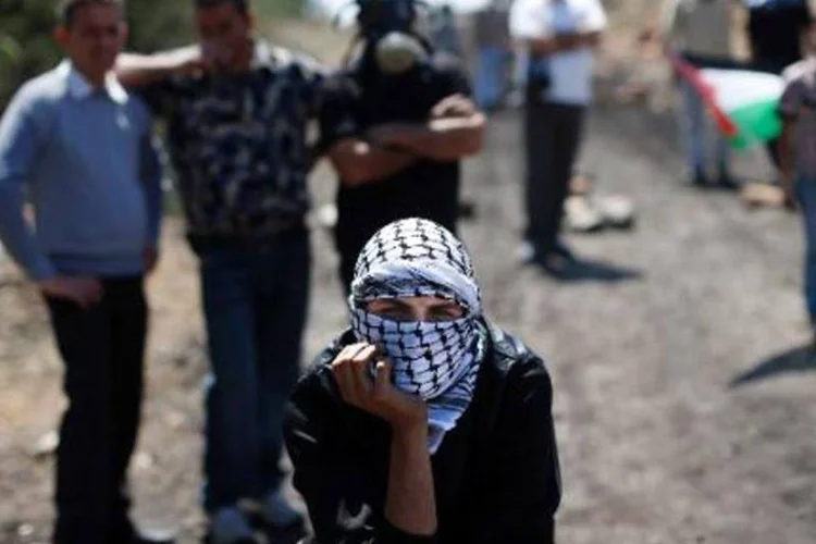 
	Palestino durante protesto: negocia&ccedil;&otilde;es entre Israel e Palestina foram suspensas
 (Thomas Coex/AFP)