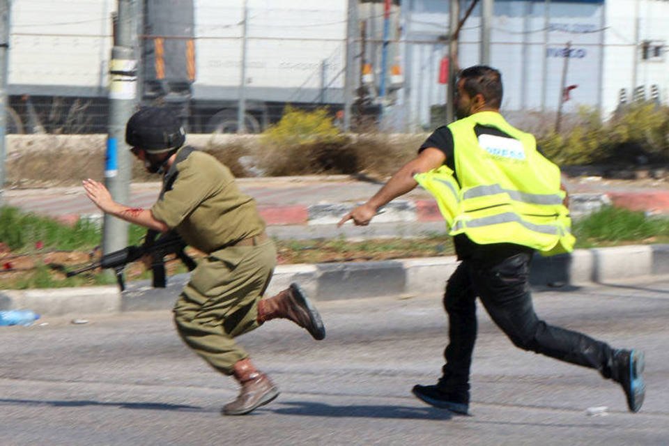 Palestino morre após esfaquear soldado na Cisjordânia