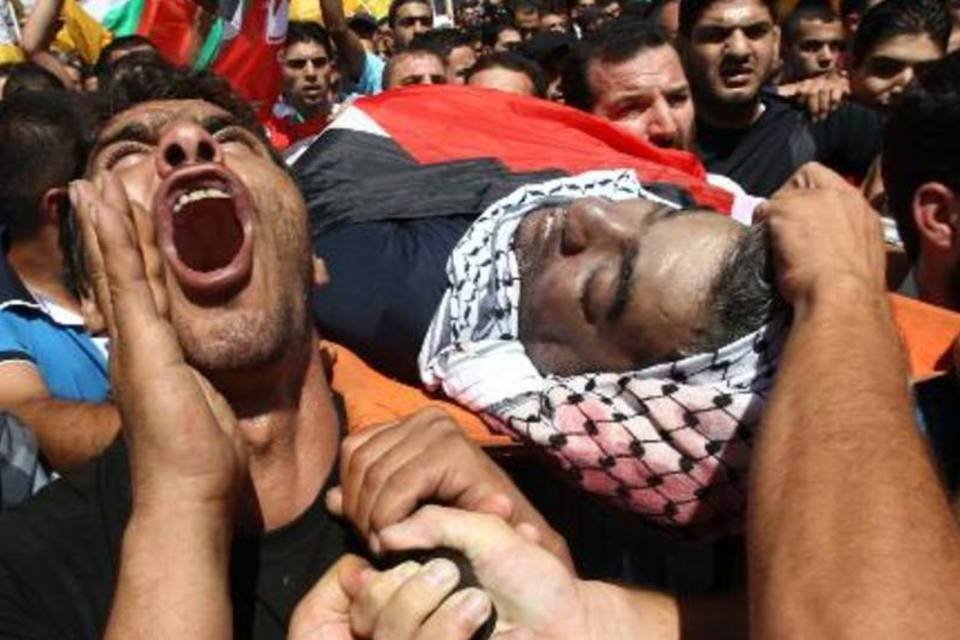 Milhares participam de funeral de palestino morto em Israel