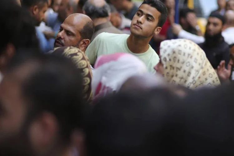 
	Trabalhadores palestinos em Gaza: 3.333 casas foram total ou parcialmente destru&iacute;das na Faixa
 (Mohammed Salem/Reuters)