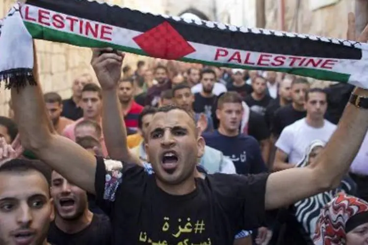 Palestinos demonstram apoio aos moradores de Gaza (Ahmad Gharabli/AFP)