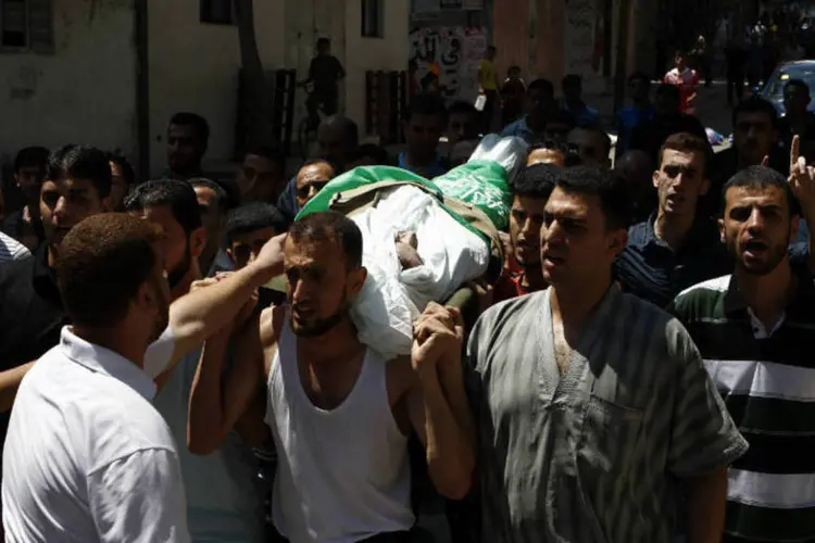 
	Mortes: tr&ecirc;s corpos foram encontrados sob as ru&iacute;nas de uma mesquita em Gaza
 (REUTERS/Siegfried Modola)