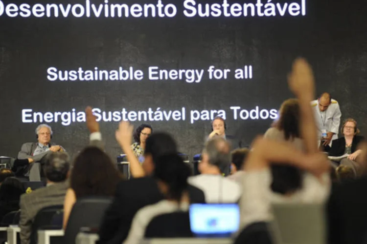 Desta vez, Brittney Trilford advertiu que as autoridades têm 72 horas para decidir o futuro da humanidade – referindo-se à cúpula dos chefes de Estado e Governo (Fabio Rodrigues Pozzebom/ABr)