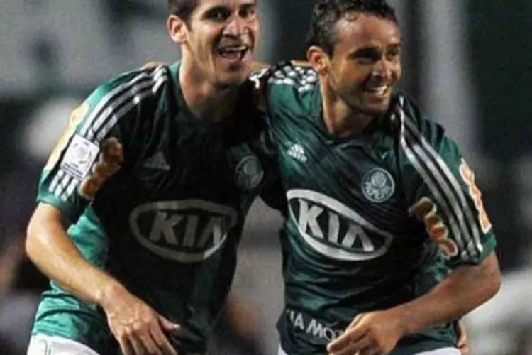 
	Jogadores do Palmeiras: no momento, time tem patroc&iacute;nio da TIM, que fica dentro dos n&uacute;meros da camisa e da Minds, que exibe marca na parte superior do peito da camisa
 (AFP)