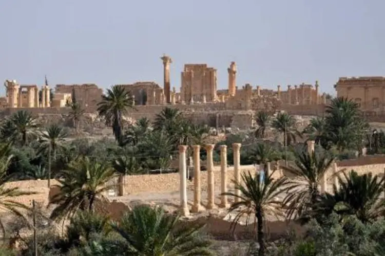 
	Vista geral da cidade de Palmira: o Observat&oacute;rio S&iacute;rio dos Direitos Humanos informou que os extremistas colocaram explosivos dentro do templo de Bel e destru&iacute;ram parcialmente o edif&iacute;cio
 (STR/AFP)