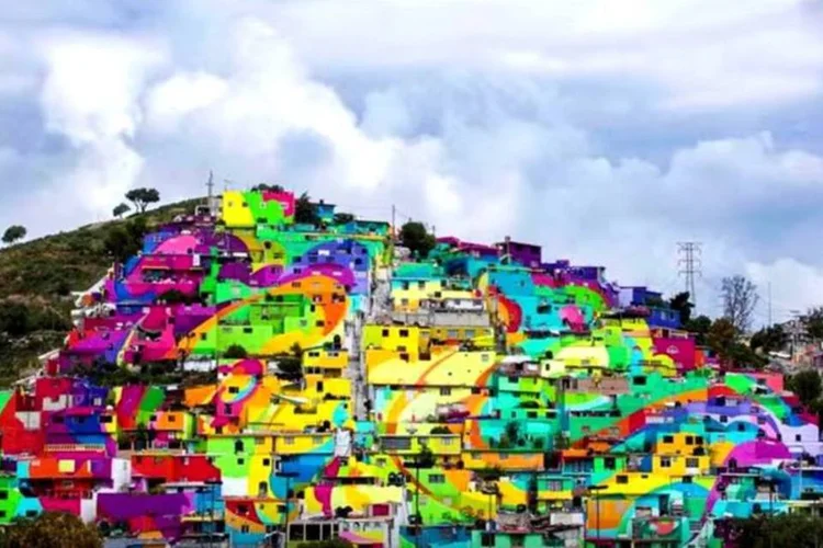 
	Las Palmitas, no M&eacute;xico: arco-iris de cores fortes foi al&eacute;m do &oacute;bvio
 (Reprodução/YouTube)