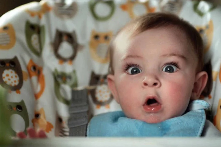 Comercial da Pampers: bebês e cocôs (Reprodução)