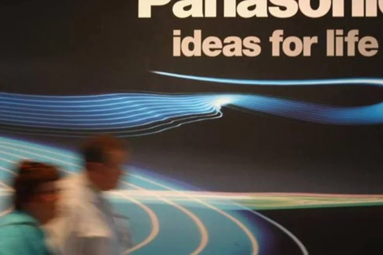 
	Estande da Panasonic em feira de eletr&ocirc;nicos: companhia n&atilde;o indicou se os gastos cobririam poss&iacute;veis cortes de postos de trabalho
 (Sean Gallup/Getty Images)