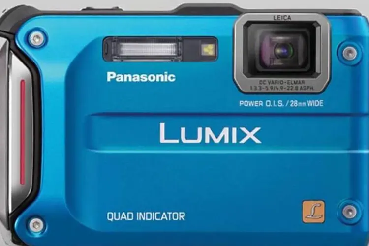 Câmera Lumix DMC-TS4, da Panasonic (Divulgação)