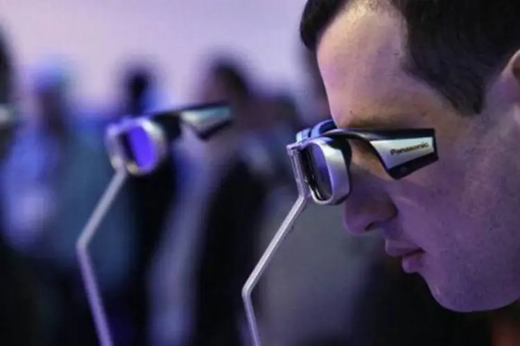 Visitante experimenta óculos 3D da Panasonic: nova fábrica no Brasil (Justin Sullivan/Getty Images)