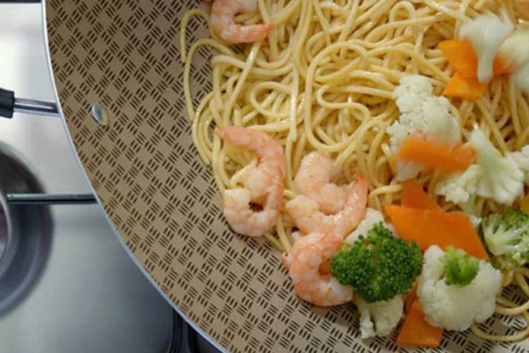 
	Comida chinesa: e a melhor parte &eacute; que os pratos oferecidos t&ecirc;m 30% de desconto
 (Reprodução)