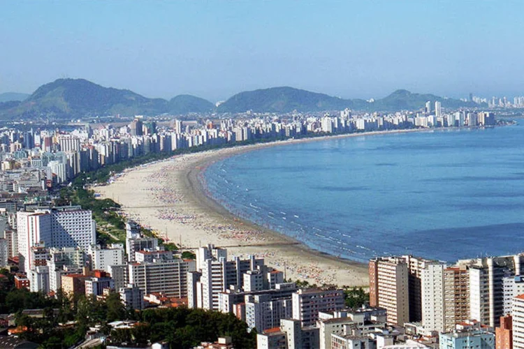 
	Panor&acirc;mica de Santos: ser&atilde;o fechados os registros de tr&ecirc;s das quatro duchas que comp&otilde;em cada chuveirinho
 (Creative Commons/Flickr/Diego Torres Silvestre)