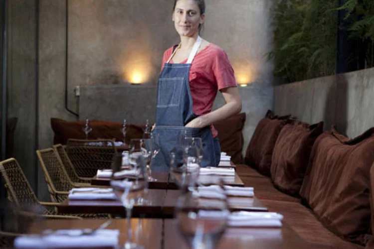 Paola Carosella: para a cozinheira, se o projeto for aprovado a fiscalização sobre o uso de produtos transgênicos utilizados vai ficar "mais cara e mais frágil" (Lucas Lima / Veja São Paulo/Reprodução)