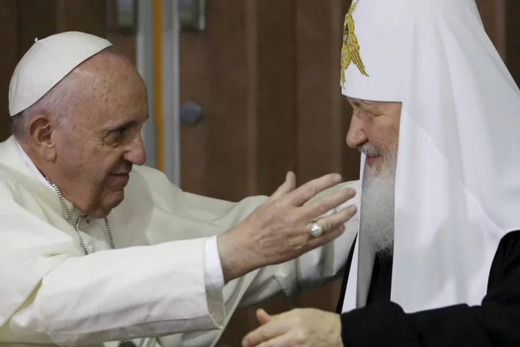 
	Papa e Kirill: Fidel Castro e Kirill conversaram, entre outros temas, sobre a preserva&ccedil;&atilde;o da paz e a sobreviv&ecirc;ncia humana
 (Gregorio Borgia / AFP)