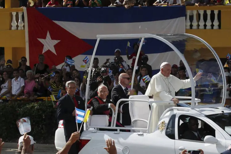 
	Papa em Cuba: depois de confrontar o governo comunista surgido da revolu&ccedil;&atilde;o de 1959, nos &uacute;ltimos anos a Igreja recuperou seu espa&ccedil;o na sociedade cubana
 (Reuters / Enrique De La Osa)