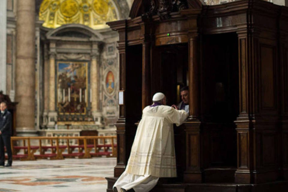 Papa Francisco surpreende e confessa em público