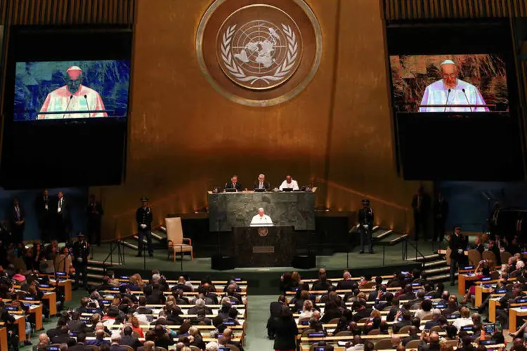 
	Papa Francisco discursa na C&uacute;pula da ONU, em Nova York: a agenda apresenta 17 objetivos e 169 metas a serem adotados de forma volunt&aacute;ria por todos os pa&iacute;ses-membros a partir de 2016
 (Reuters / Tony Gentile)