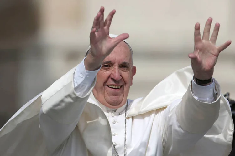 
	Papa: &quot;Estou feliz com esta not&iacute;cia que soube ontem. Mais de 50 anos de guerra de guerrilha, tanto sangue derramado... foi uma boa not&iacute;cia&quot;
 (Alessandro Bianchi / Reuters)