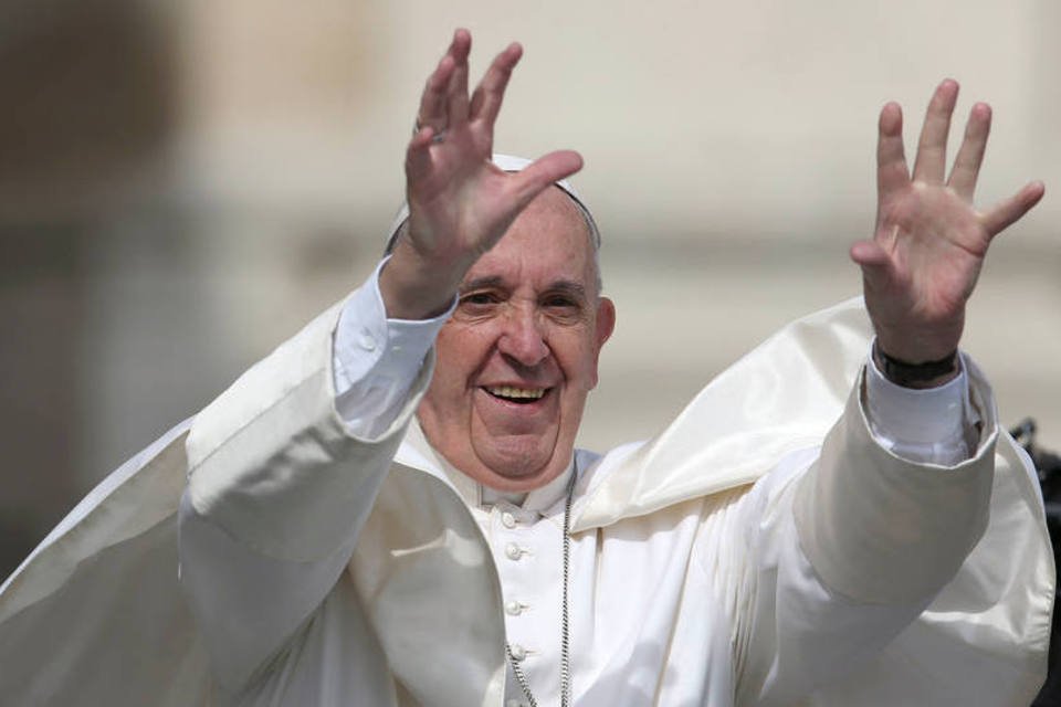Papa pede solidariedade com idosos e marginalizados