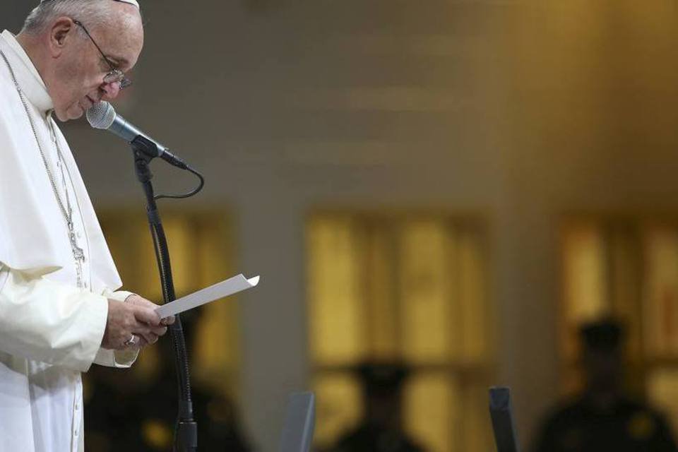 Papa cria ministério para laicos, família e vida