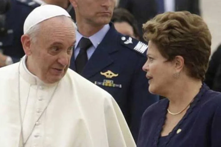 
	&quot;Um homem que vem do povo latino-americano, de nossa vizinha Argentina, acrescenta mais condi&ccedil;&otilde;es para criar uma alian&ccedil;a (entre o governo brasileiro e a Igreja Cat&oacute;lica) de combate &agrave; pobreza e de dissemina&ccedil;&atilde;o de boas experi&ecirc;ncias&quot;, afirmou Dilma
 (PILAR OLIVARES/REUTERS)