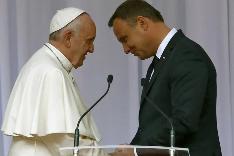
	Papa Francisco e Andrzej Duda: em seu primeiro ato, o papa foi ao Pal&aacute;cio Real para uma reuni&atilde;o com o presidente polon&ecirc;s, Andrzej Duda
 (Kacper Pempel/Reuters)