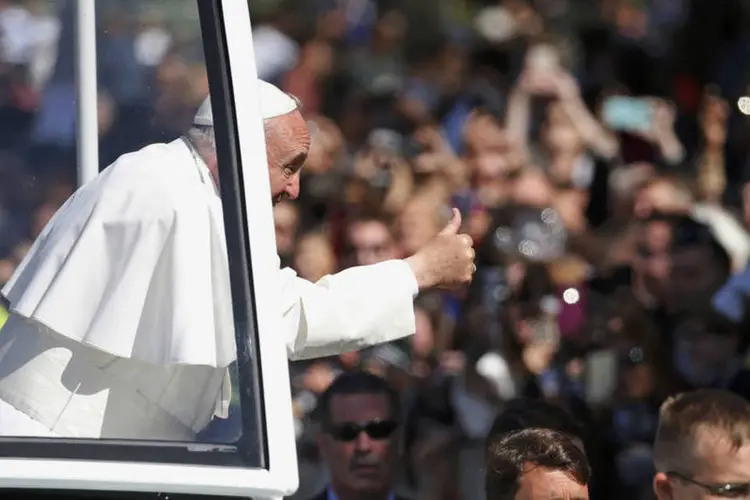 
	Papa Francisco em Washington: os presentes puderam ver o papa por apenas segundos durante o percurso pelo centro da capital, que n&atilde;o durou meia hora
 (Reuters / Pool)