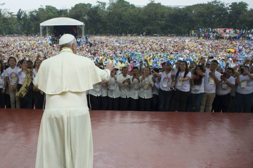 Milhares saem às ruas de Manila para se despedir do papa
