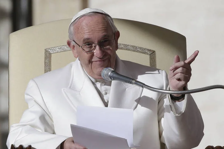 
	Papa Francisco: Francisco criticou que haja &quot;muitas fam&iacute;lias nas ruas&quot; que s&atilde;o &quot;v&iacute;timas da usura&quot;
 (Max Rossi / Reuters)