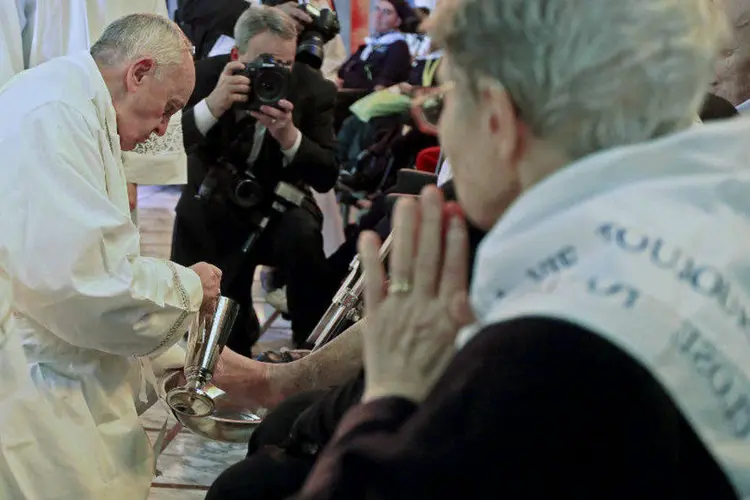 Papa Francisco durante cerimônia do lava pés no Vaticano (Tony Gentile/Files)