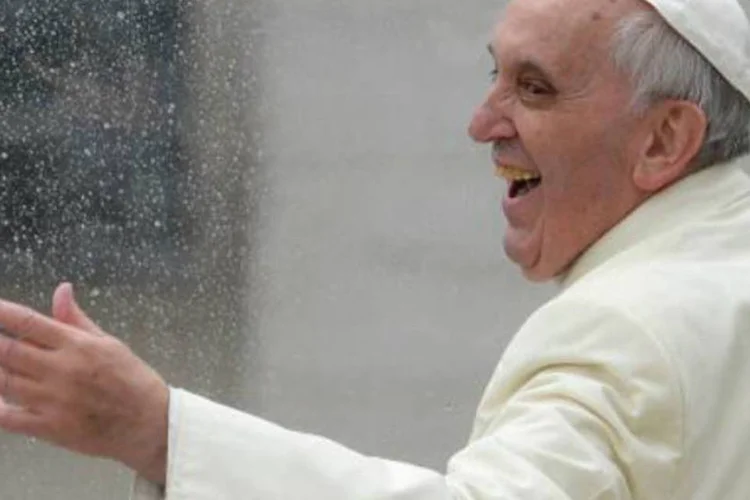 O papa Francisco: "a internet pode fornecer mais oportunidades de encontro e de solidariedade entre todos, e que é uma boa coisa, um dom de Deus" (Andreas Solaro/AFP)