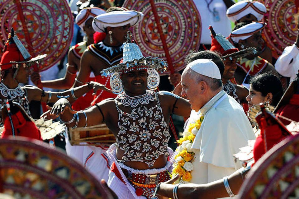 Francisco chega a Sri Lanka na 1ª visita papal em 20 anos