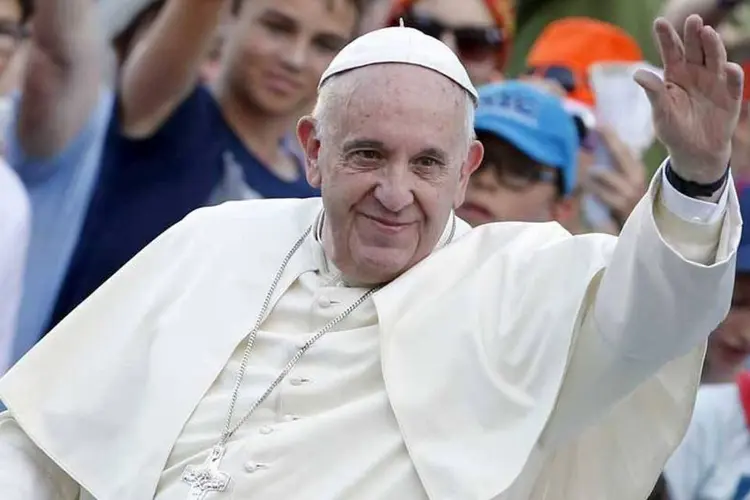 
	Papa Francisco durante missa na Cidade do Vaticano: sem-tetos j&aacute; receberam guarda-chuvas e sacos de dormir do pont&iacute;fice
 (REUTERS/Giampiero Sposito)