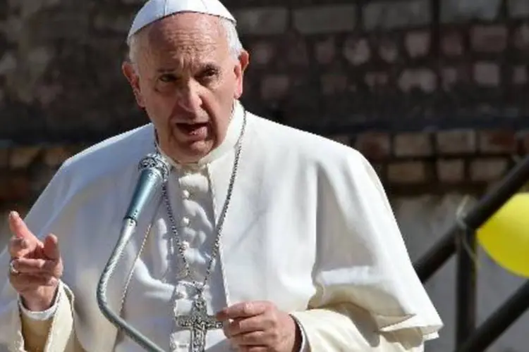 
	O papa Francisco, em Roma: &quot;&Eacute; verdade que em 400 quil&ocirc;metros da Sic&iacute;lia h&aacute; uma excessiva cruel guerrilha terrorista e &eacute; verdade que h&aacute; o perigo de infiltra&ccedil;&atilde;o&quot;, disse o papa
 (Alberto Pizzoli/AFP)