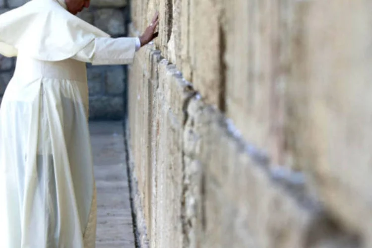 
	Papa: Francisco tem inten&ccedil;&atilde;o de ajudar a p&ocirc;r fim em negocia&ccedil;&otilde;es sobre conflito na Terra Santa
 (REUTERS/Andrew Medichini/Pool)