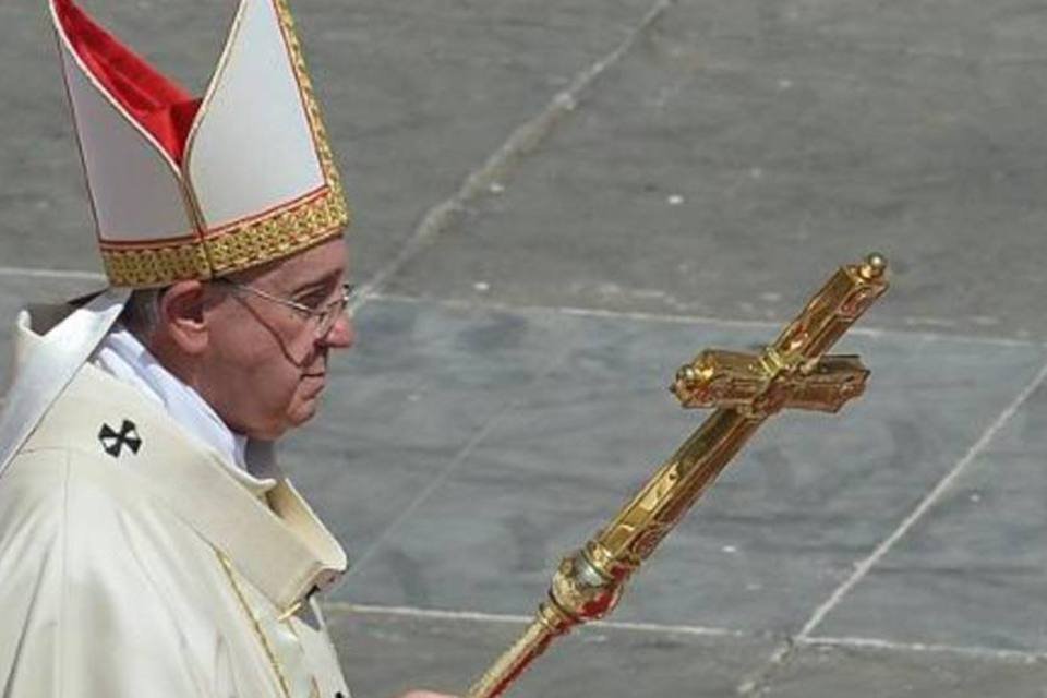 Papa ganha cartaz pedindo diálogo de Argentina e Reino Unido