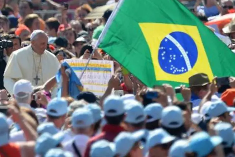 
	Papa Francisco: pont&iacute;fice renovou afeto por povo brasileiro ao sobrevoar espa&ccedil;o nacional
 (Vicenzo Pinto/AFP)