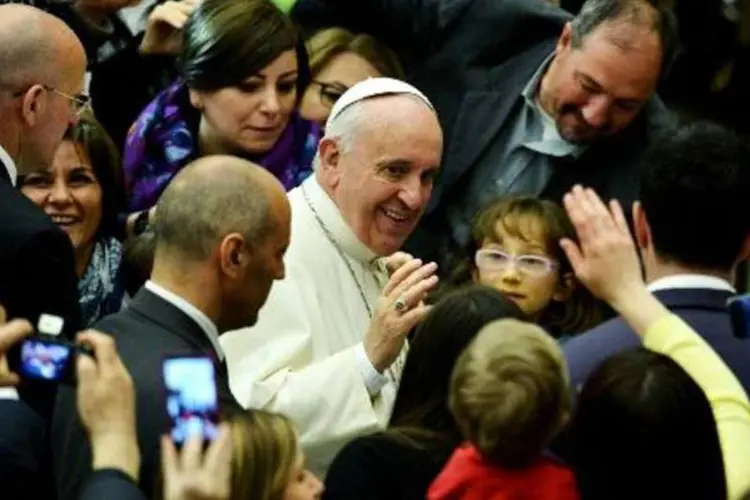 Papa Francisco durante audiência: valor da ajuda a cada um costuma ser pequeno, já que o Vaticano quer que alcance o maior número de pessoas possível (Tiziana Fabi/AFP)